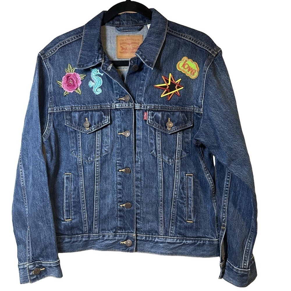 NWOT LEVI Size M Patches Medium Wash Denim Button Down Jacket